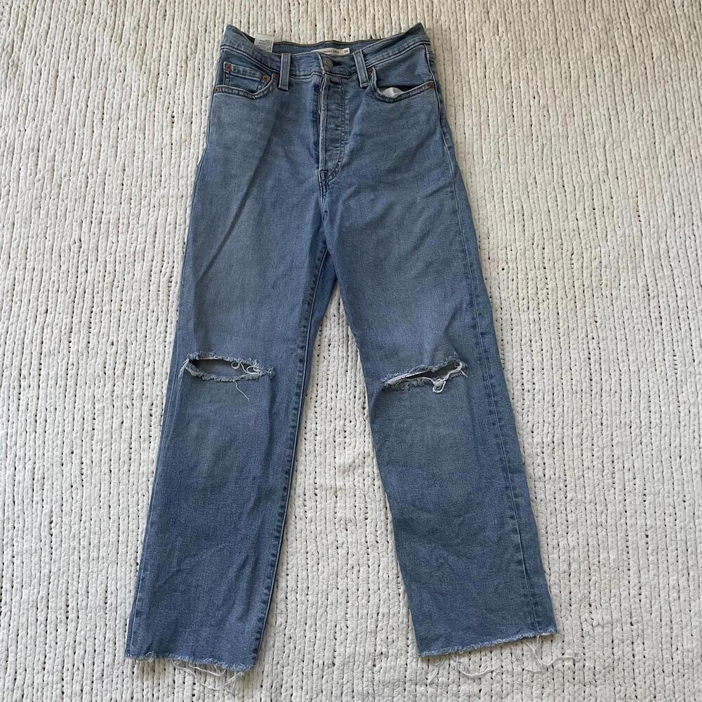 Levi's Women's Light Wash Ribcage Ankle Straight Distressed Jeans - Size 26